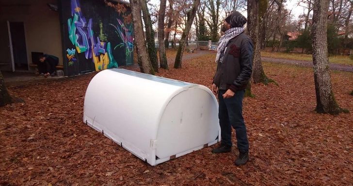 Un jeune ingénieur français a inventé des abris à bas coût pour les SDF, recyclables et isolants