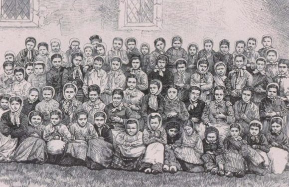 À l&rsquo;école des filles, « on cherchait avant tout à former des épouses et des mères »