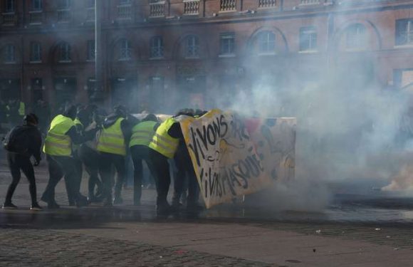 « Gilets jaunes » : trois photographes disent avoir été « délibérément » visés par la police à Toulouse