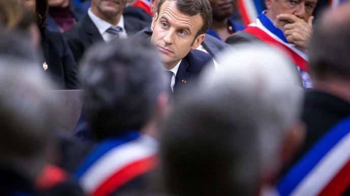 Emmanuel Macron promet de « faire très attention » à ses « petites phrases »