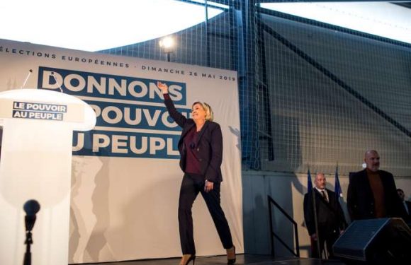 Marine Le Pen revient au cœur du jeu politique