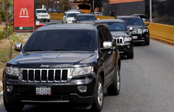 Venezuela: l&rsquo;opposition part chercher l&rsquo;aide humanitaire à la frontière