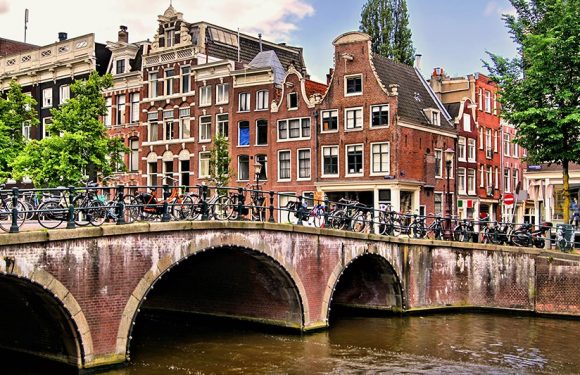 Ca se passe en Europe : A Amsterdam, ponts et quais menacent de s’effondrer