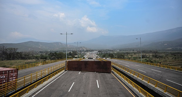 Maduro ferme la frontière avec le Brésil