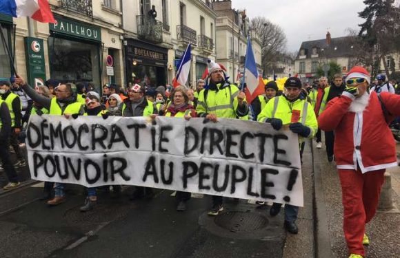 Luc Rouban : « Avec le mouvement des “gilets jaunes”, les vieux clivages ont la vie dure »