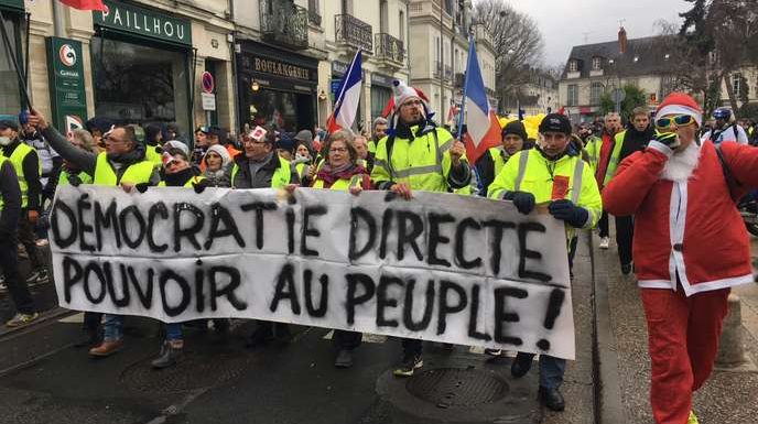 Luc Rouban : « Avec le mouvement des “gilets jaunes”, les vieux clivages ont la vie dure »