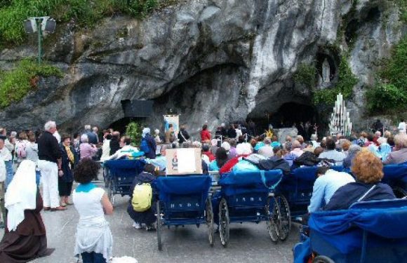 Parce que la vie est un don, l’existence ne peut pas être considérée comme une simple possession, surtout face aux conquêtes de la biotechnologie