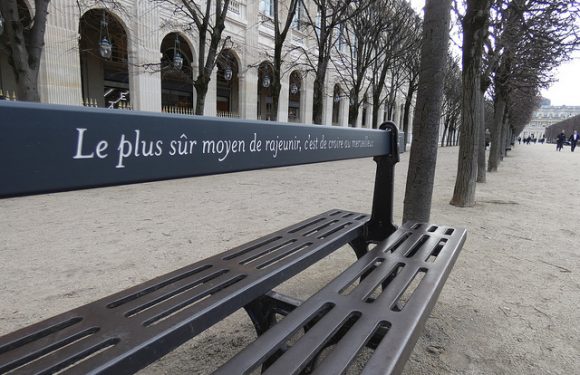 À Paris, des bancs de poèmes, avec Colette et Cocteau