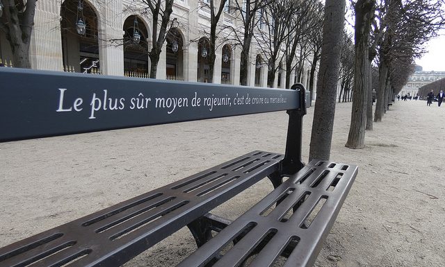 À Paris, des bancs de poèmes, avec Colette et Cocteau