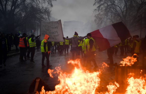 La révolte populaire des « Gilets Jaunes » contre le mondialiste de l’anti-France de Macron