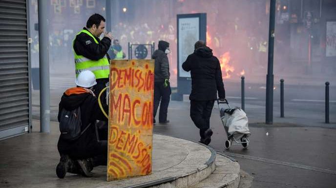 L’Etat au chevet des villes dont l’activité est affectée par le mouvement des « gilets jaunes »