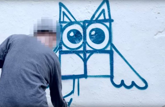 Brillante idée : à Berlin, des graffeurs transforment les croix gammées en animaux mignons