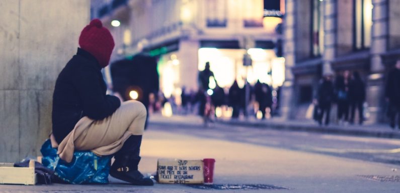 « Je vivais comme une reine »: une ancienne top-modèle millionnaire vit désormais dans la rue, elle raconte