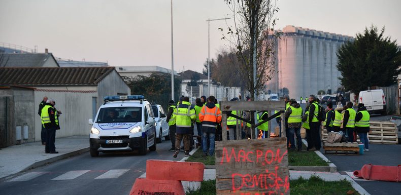 Raffineries, autoroutes et ronds-points : mobilisations locales de Gilets jaunes (IMAGES)