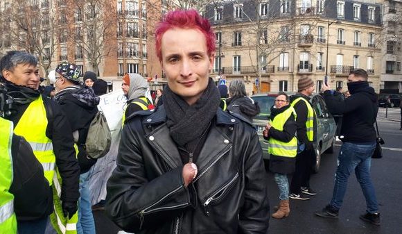 Antoine, « gilet jaune » amputé de la main, aurait été agressé par un militant d’extrême-droite