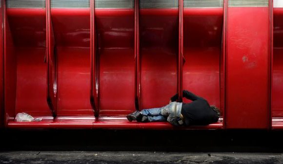 Transformer le mobilier urbain anti-SDF