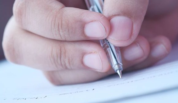 Recours inédit contre une circulaire de Matignon qui proscrit l’écriture inclusive et le point médian