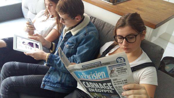 Les ados français plébiscitent les réseaux sociaux, mais ne leur font pas confiance