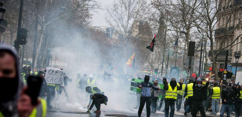 Loi anticasseurs : « Les interdictions de manifester sont un blanc-seing pour museler la contestation »