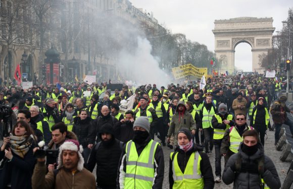 « Gilets jaunes » : quelques tensions à Paris en marge de l’acte 13