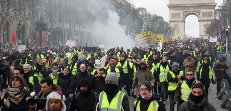 « Gilets jaunes » : quelques tensions à Paris en marge de l’acte 13