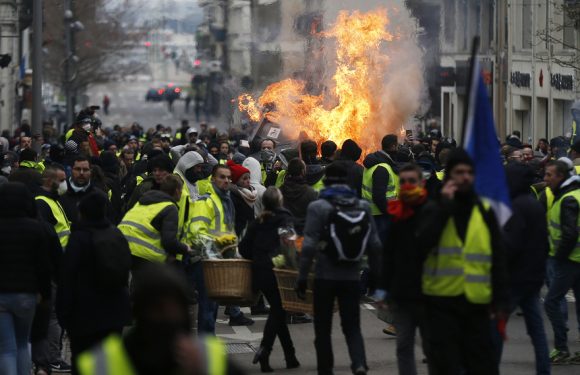 Rouen : une voiture percute des « gilets jaunes » et fait quatre blessés légers