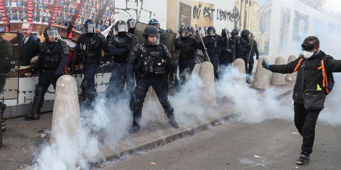 « Gilets jaunes » : un manifestant grièvement blessé à Paris