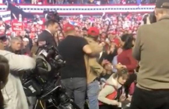 Etats-Unis : un cameraman de la BBC agressé lors d’un meeting de Trump