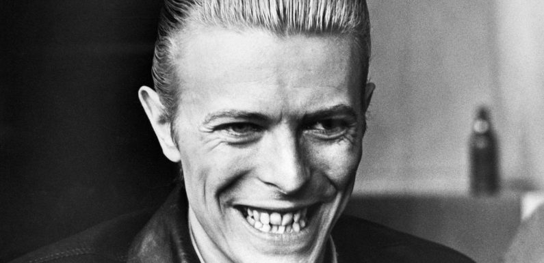 Un « amateur qui chante faux »: en 1965, la BBC évaluait le talent de David Bowie…