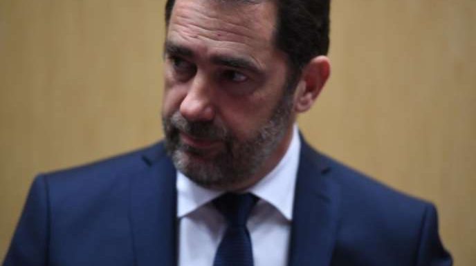 « Gilets jaunes » : Castaner dénonce une « violence insupportable » après l’attaque d’un fourgon de police à Lyon
