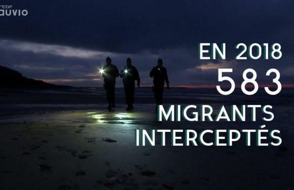 A Calais, des migrants prêts à tout: « Ils préfèrent acheter un bateau et faire la tentative d’eux-mêmes »