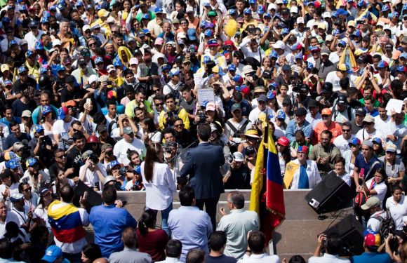VIDEO. Venezuela: Un bras de fer entre Maduro et l’opposition se joue dans la rue pour les 20 ans de la révolution