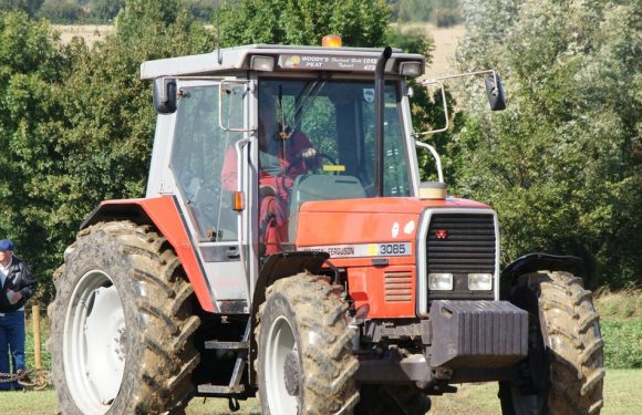 Un Ardéchois tente de rejoindre l’Inde en tracteur, il se retrouve bloqué à Monaco