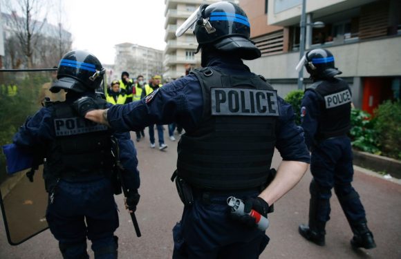 «Gilets jaunes»: Un journaliste de BFMTV a reçu des coups de matraque d&rsquo;un policier, selon un collègue