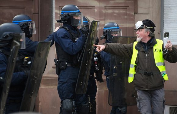 Les «gilets jaunes» plus sensibles aux théories du complot selon un sondage