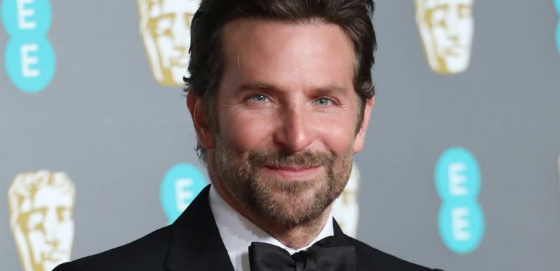 VIDEO. Bradley Cooper est récompensé par la PETA grâce à son chien Charlie