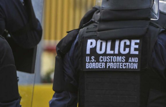 Etats-Unis: Deux Américaines, arrêtées pour avoir parlé espagnol, poursuivent la police des frontières