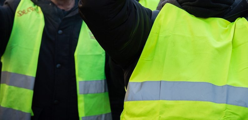 «Gilets jaunes» à Rouen: Un automobiliste force le passage et percute trois manifestants