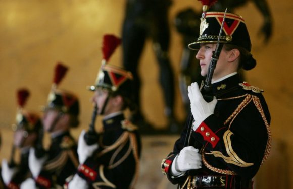 Action symbolique à l’Assemblée contre les violences envers les politiques
