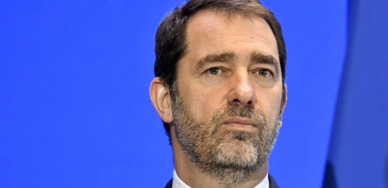 Non, Christophe Castaner ne veut pas qu’un portrait d’Emmanuel Macron soit affiché chez les Français