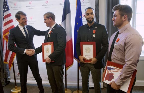 Les trois héros américains du Thalys ont reçu la nationalité française