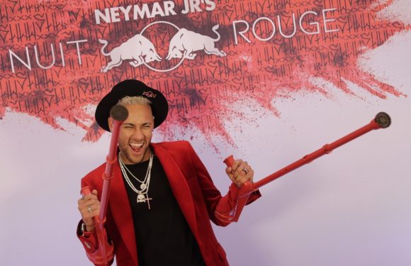 PSG: C’est en béquilles (et en toute discrétion, évidemment) que Neymar a fêté son anniversaire aux Champs-Elysées