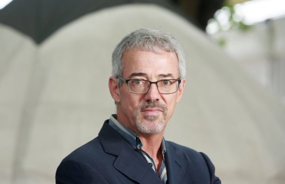 Disparition de Sala: «L’avion n’était pas en morceaux», David Mearns s’exprime après la découverte de l’épave et d’un corps
