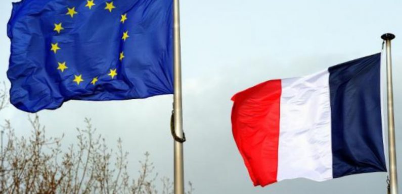 «Ecole de la confiance»: L’Assemblée prévoit des drapeaux français et européen dans les classes