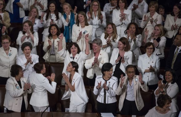Etats-Unis: Des élues démocrates en blanc au Congrès en hommage aux suffragettes