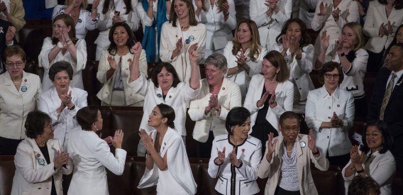 Etats-Unis: Des élues démocrates en blanc au Congrès en hommage aux suffragettes