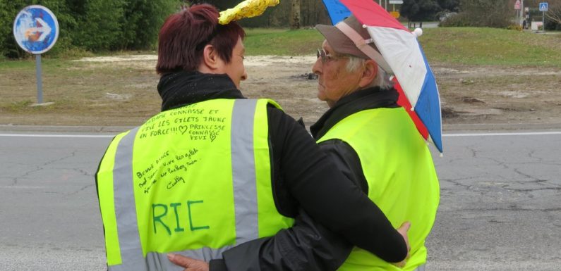 Grand débat national: A Angoulême, les «gilets jaunes» reprochent à Macron de «couper la société entre les riches et les pauvres»