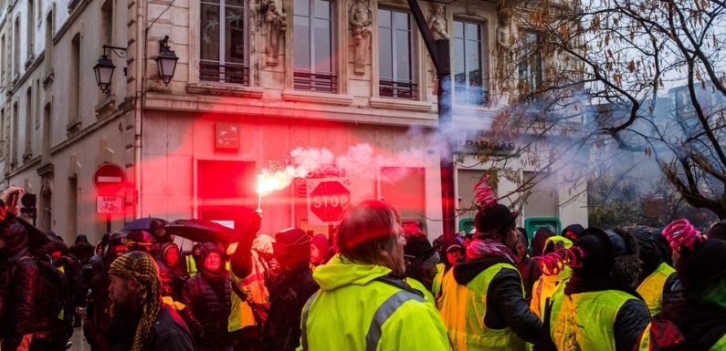 «Gilets jaunes» dans la Drôme: 5.400 manifestants,18 interpellations lors la marche régionale organisée à Valence