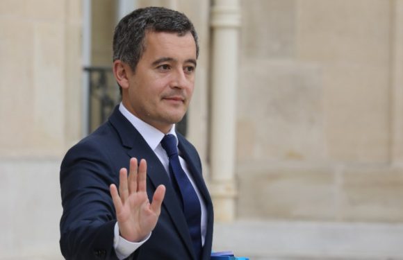 Gérald Darmanin annonce qu’il reste au gouvernement