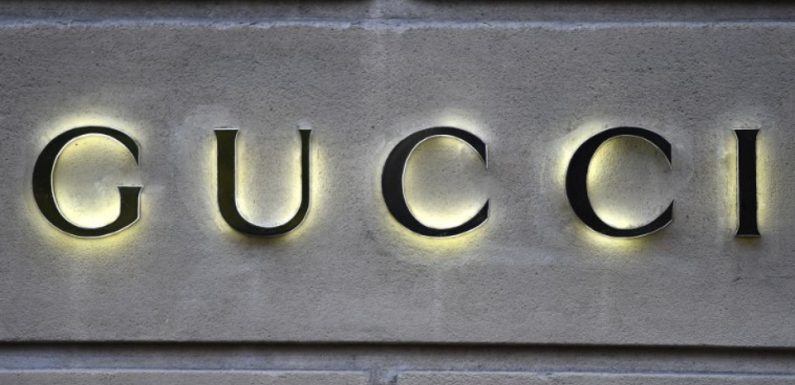 Après un début de polémique, Gucci retire de la vente un pull noir aux lèvres rouges